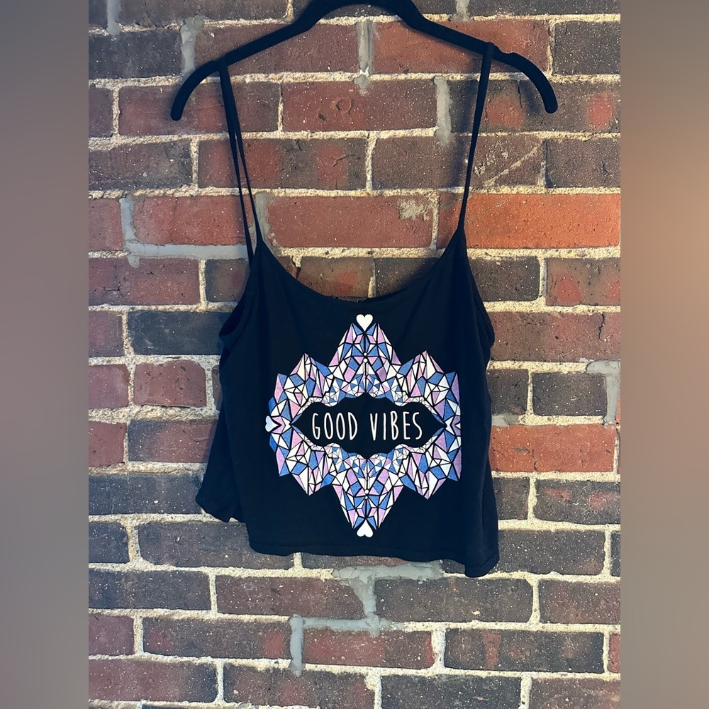 Black and White Sleeveless Graphic Crop Top